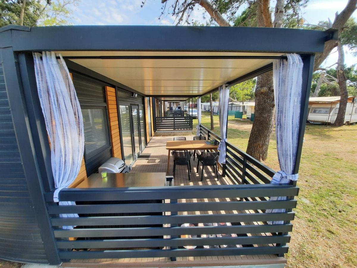 Sand & Relax Privlaka - Mobile Home Gloria Buitenkant foto